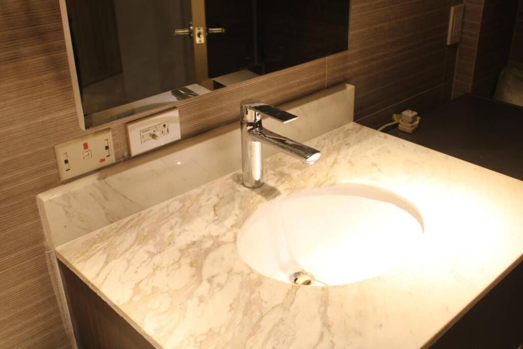 A2J Luxury Bgc Balcony Suite Near Sm Aura Taguig Manila Exterior photo